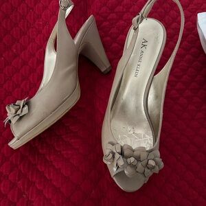 Anne Klein Beige Floral Slingback Heels